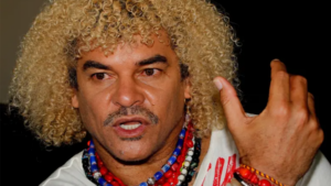 ¡Era mentira! El ‘Pibe’ Valderrama reapareció con sus famosos crespos
